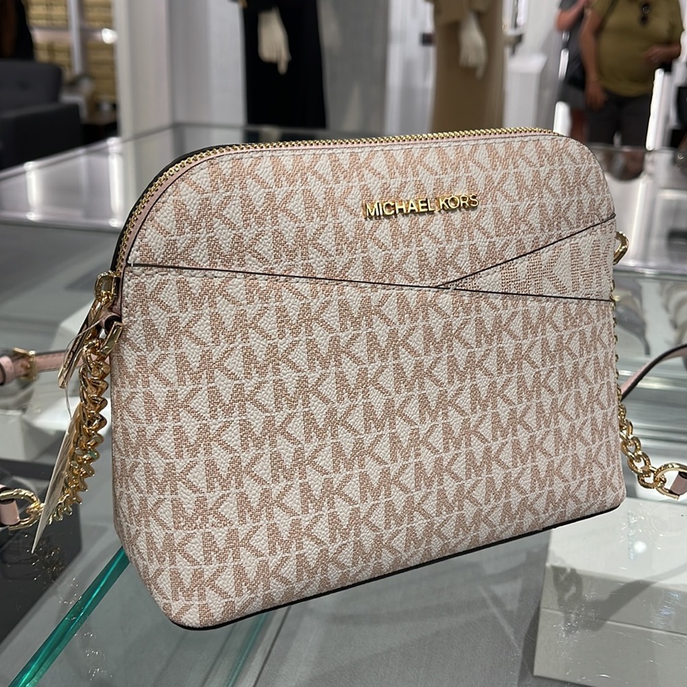 MICHAEL KORS Jet Set Medium Logo Dome Satchel Crossbody
Optic Whit/Rose Gold
NWT - Picture 2 of 16